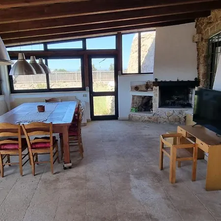 Magia Salentina! Tipico Trullo Con Giardino Hébergement de vacances